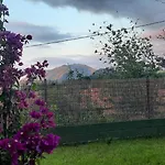 La Casa De Abajo *