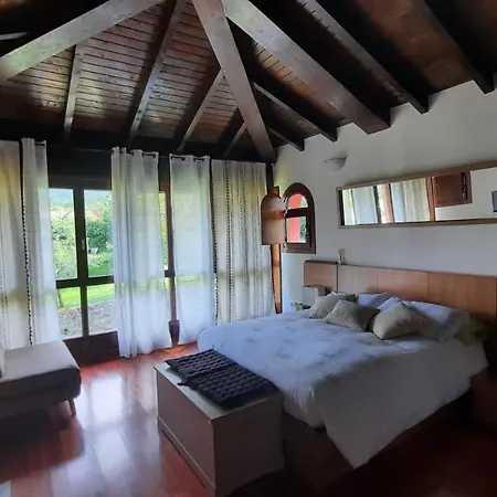 La Casa De Abajo يانس