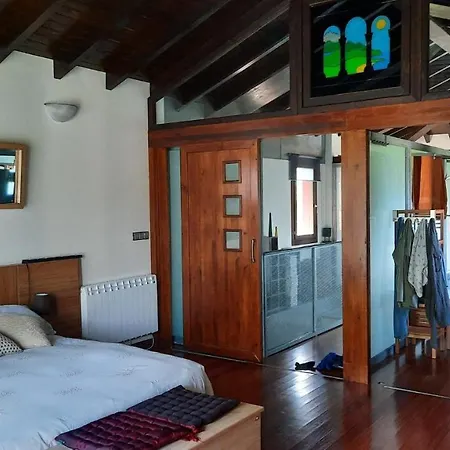 La Casa De Abajo