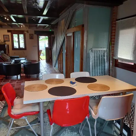 La Casa De Abajo بيت للعطل يانس