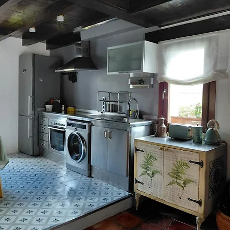 La Casa De Abajo