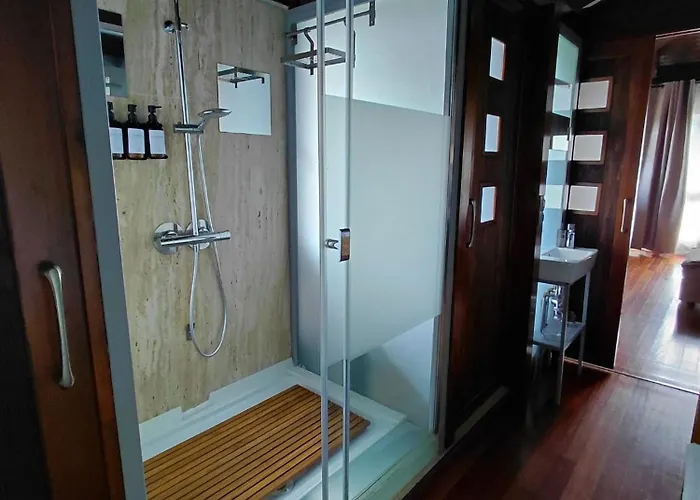 La Casa De Abajo Nyaraló *