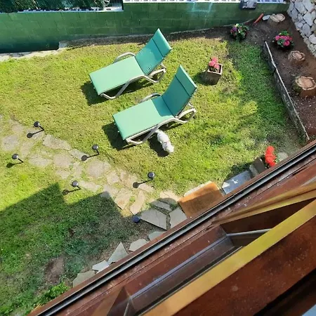 La Casa De Abajo